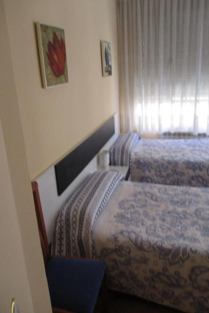 Hostal Becares Palencia Exterior photo