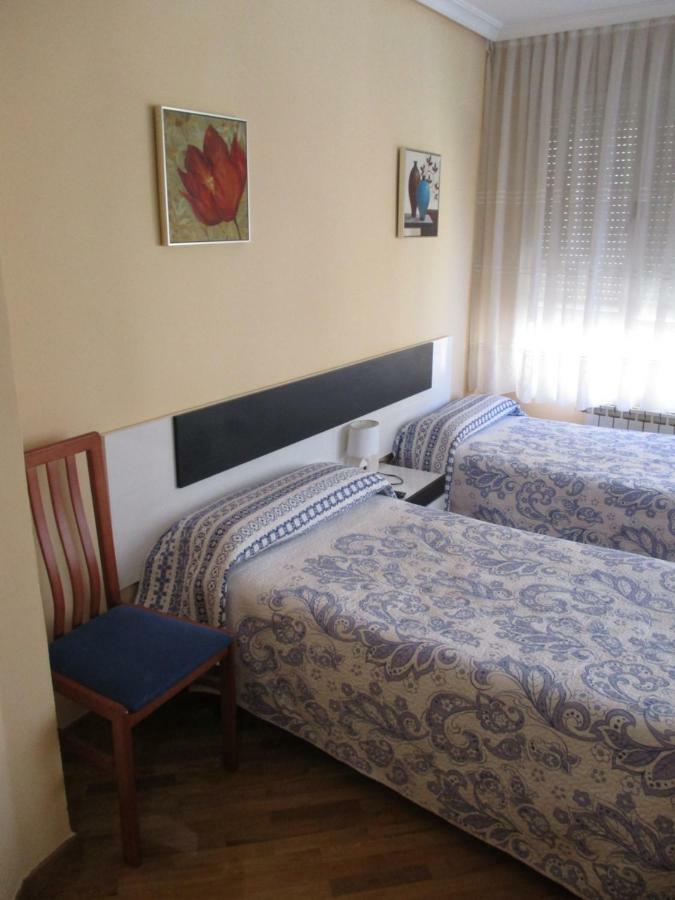 Hostal Becares Palencia Exterior photo